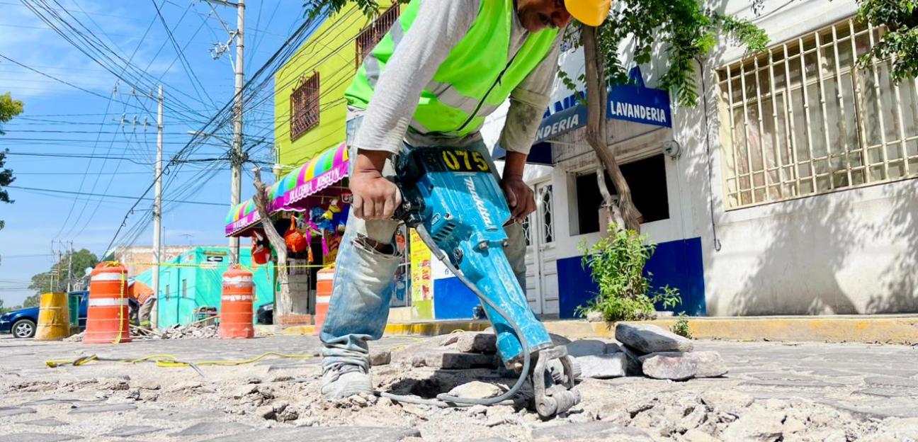 AVANZA PROGRAMA DE BACHEO EMERGENTE EN VILLA DE POZOS