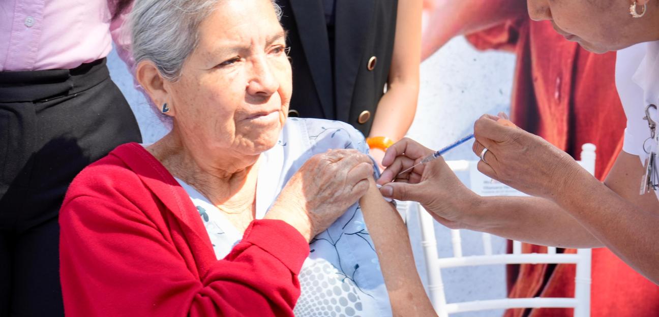 ARRANCA EN VILLA DE POZOS CAMPAÑA DE VACUNACIÓN INVERNAL 2025