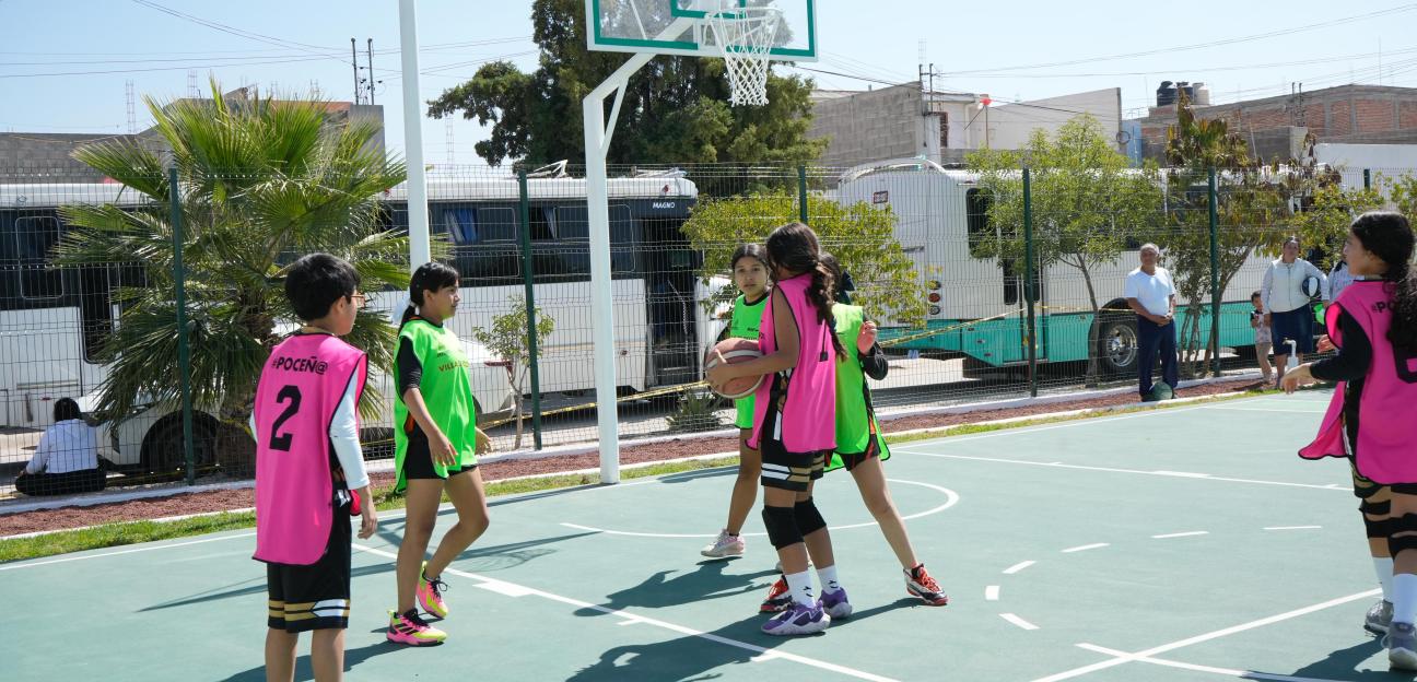 DEPORTISTAS CELEBRAN LA APERTURA DE LA UNIDAD DEPORTIVA EL PALMAR
