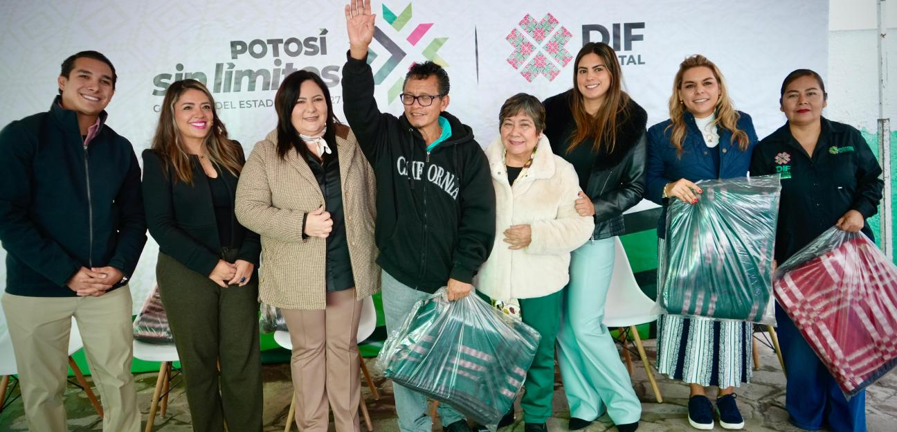 DIF MUNICIPAL Y ESTATAL ENTREGAN LENTES A ADULTOS MAYORES EN VILLA DE POZOS