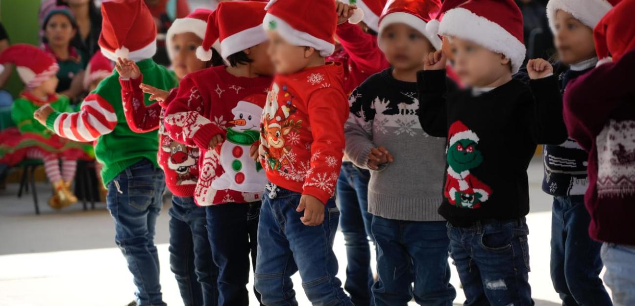 NIÑAS Y NIÑOS VIVEN LA ILUSIÓN DE LA NAVIDAD EN VILLA DE POZOS