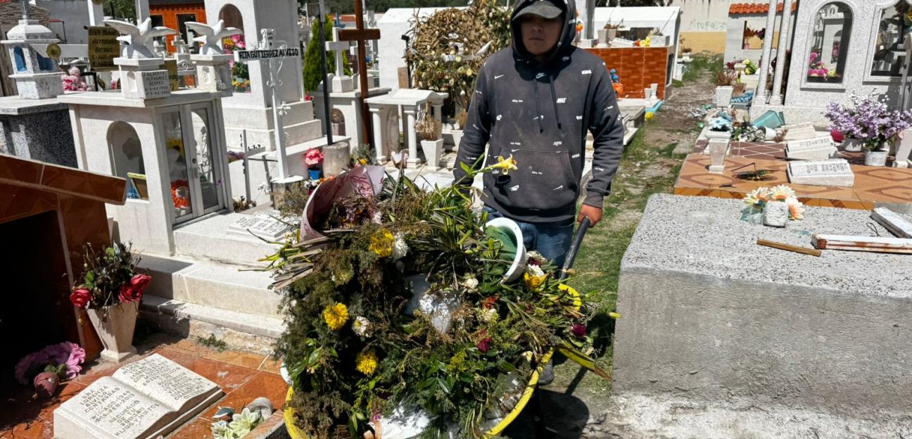 VILLA DE POZOS REALIZA LIMPIEZA Y MANTENIMIENTO DEL PANTEÓN MUNICIPAL