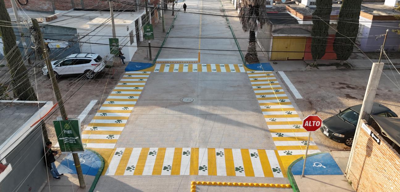 PATY ARADILLAS ENTREGA PAVIMENTACIÓN EN COLONIA LLAS MERCEDES