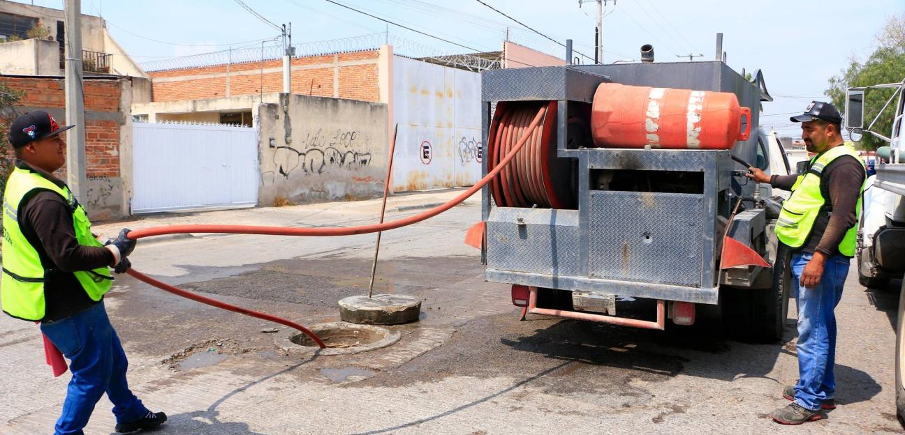 ATIENDE GOBIERNO DE VILLA DE POZOS FUGAS DE AGUAS NEGRAS