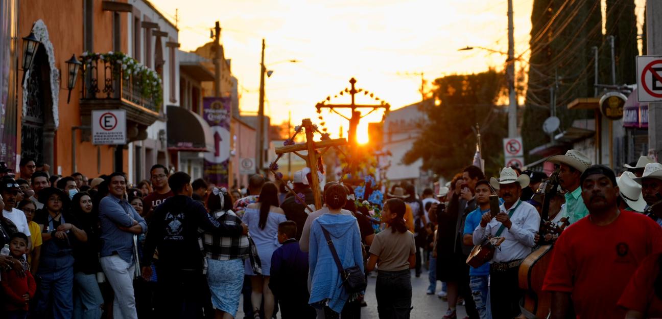 FE Y TRADICIÓN ILUMINAN VILLA DE POZOS  CON LA PROCESIÓN DE LOS CRISTOS