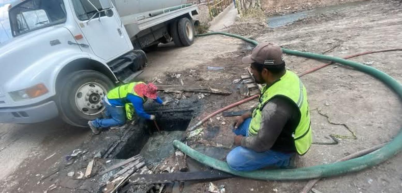 REFUERZAN ACCIONES DE DESAZOLVE EN COLONIAS DE VILLA DE POZOS