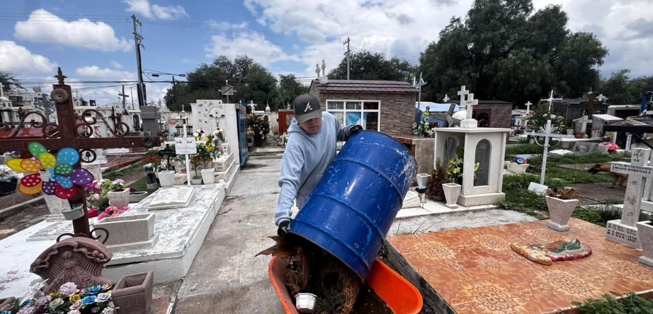 EFUERZAN LIMPIEZA EN PANTEONES DE VILLA DE POZOS POR DÍA DE LAS MADRES