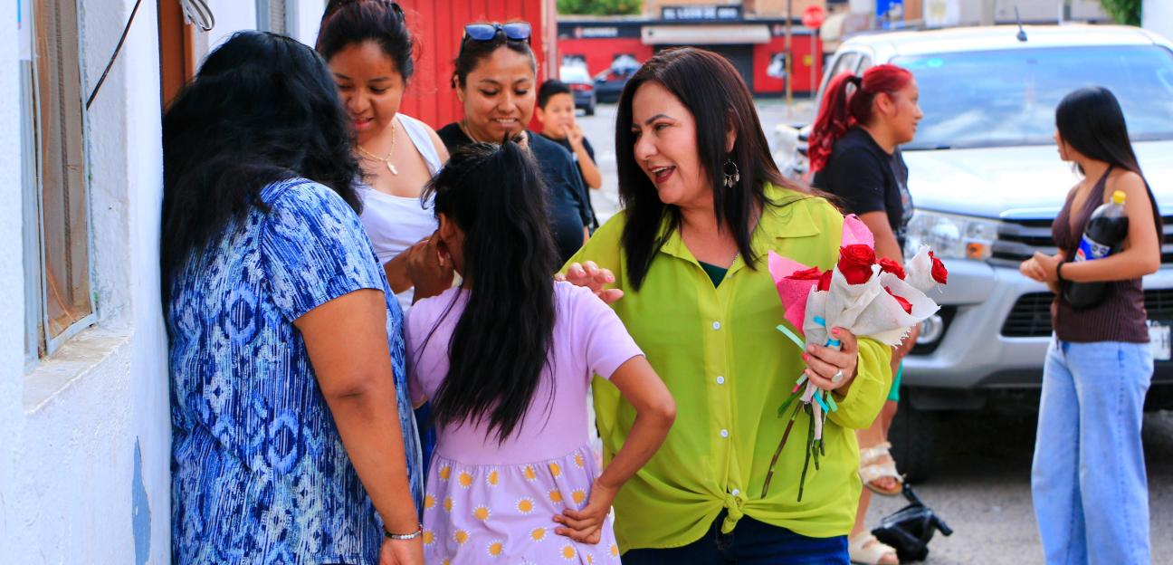 PATY ARADILLAS CELEBRA A LAS MAMÁS DE VILLA DE POZOS CON SERENATAS Y ROSAS
