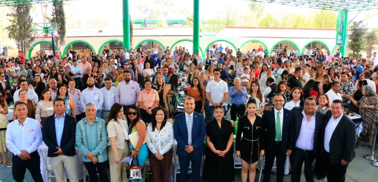 VILLA DE POZOS RECONOCE LA VOCACIÓN Y ENTREGA DE LAS Y LOS DOCENTES