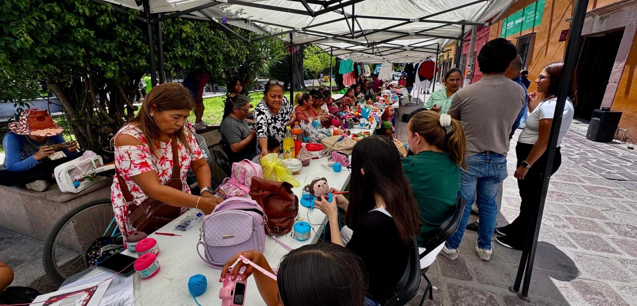 MUJERES DE VILLA DE POZOS DEMUESTRAN SU TALENTO EN EXPOSICIÓN DE TEJIDO