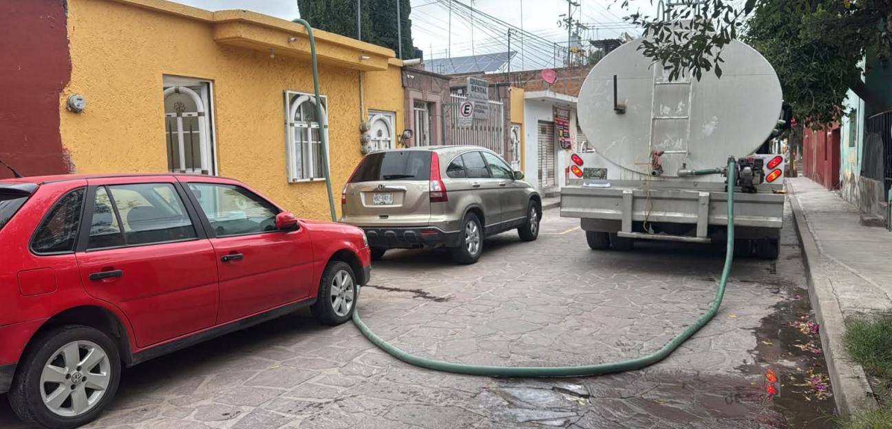 VILLA DE POZOS MANTIENE APOYO CON DISTRIBUCIÓN DE AGUA POTABLE EN COLONIAS
