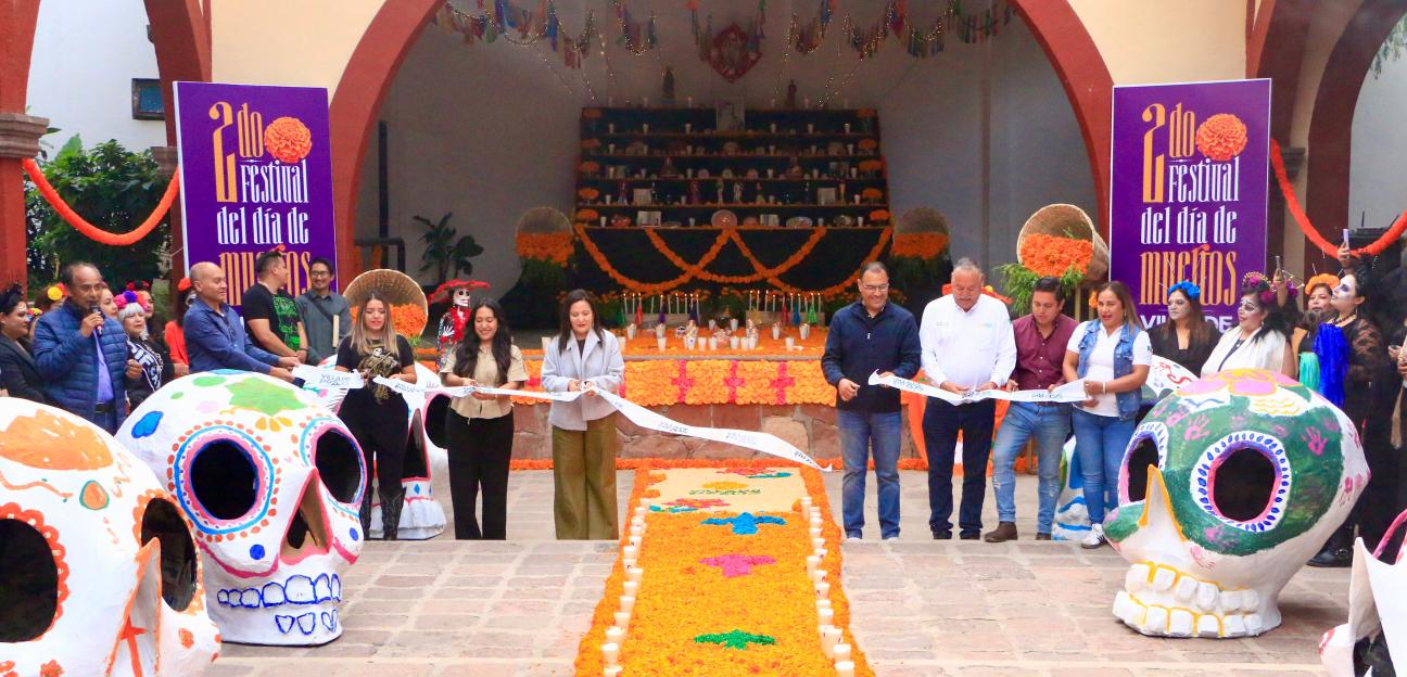 VILLA DE POZOS HONRA SUS RAÍCES Y MANTIENE VIVA LA TRADICIÓN DEL DÍA DE MUERTOS CON ALTAR MONUMENTAL
