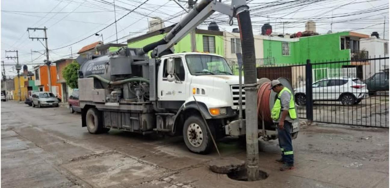 VILLA DE POZOS ATIENDE 24 PUNTOS CON FUGAS DE AGUAS NEGRAS ANTE LA FALTA DE MANTENIMIENTO DE INTERAPAS