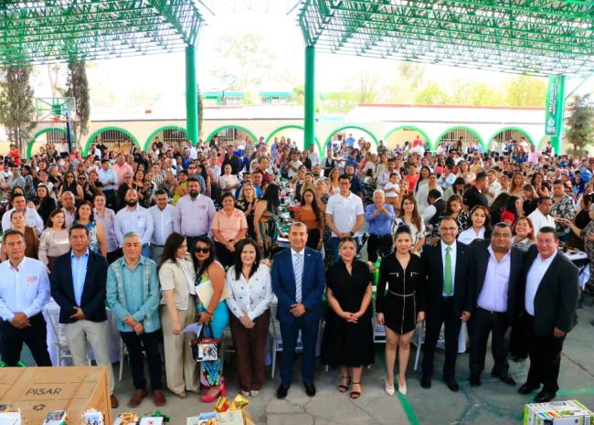 VILLA DE POZOS RECONOCE LA VOCACIÓN Y ENTREGA DE LAS Y LOS DOCENTES